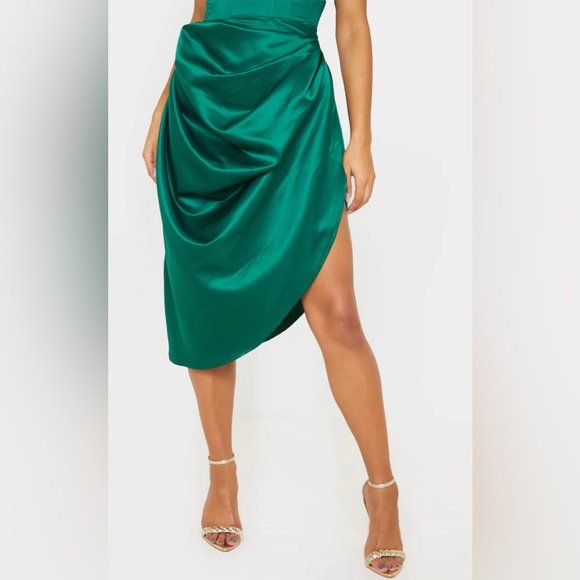 Emerald Green Satin Woven Ruched Side Midi Skirt - USA 4 - Picture 2 of 5